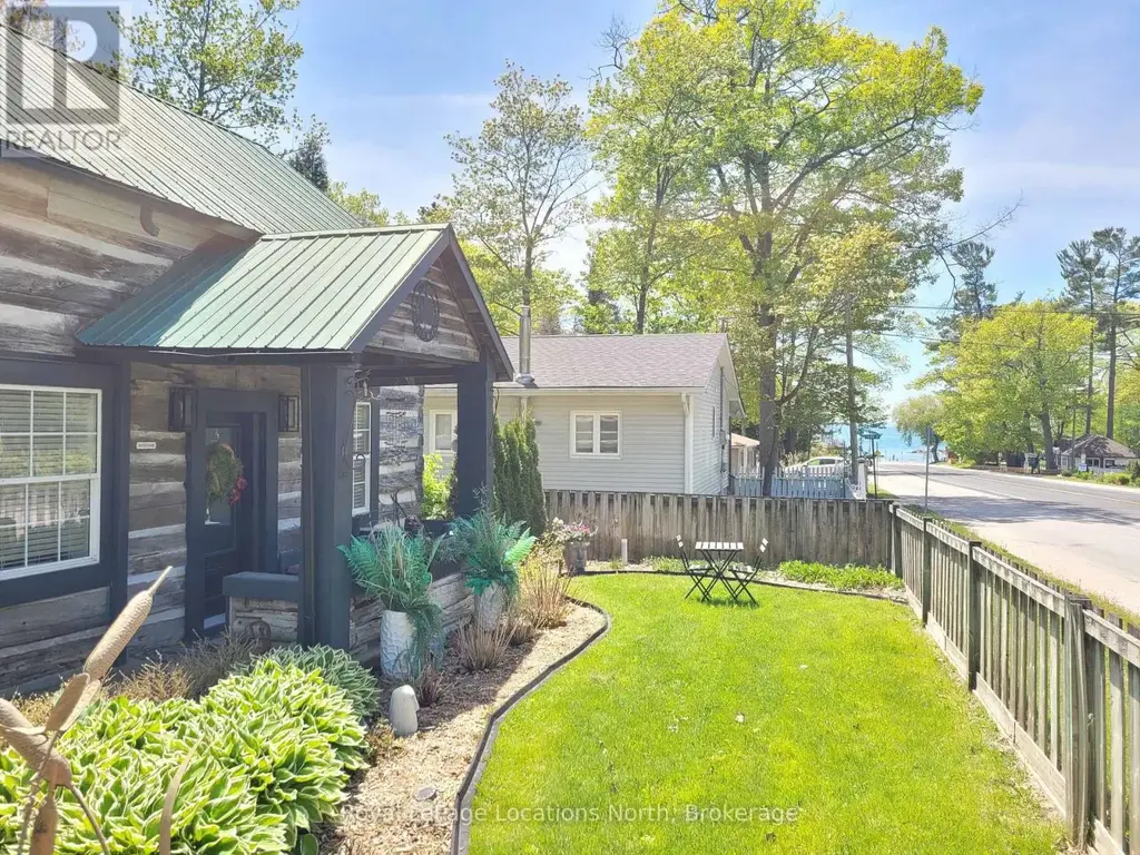 347 Balm Beach Road W, Tiny